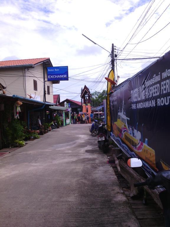 Baan Mook Anda Hostel Koh Lanta Exterior photo