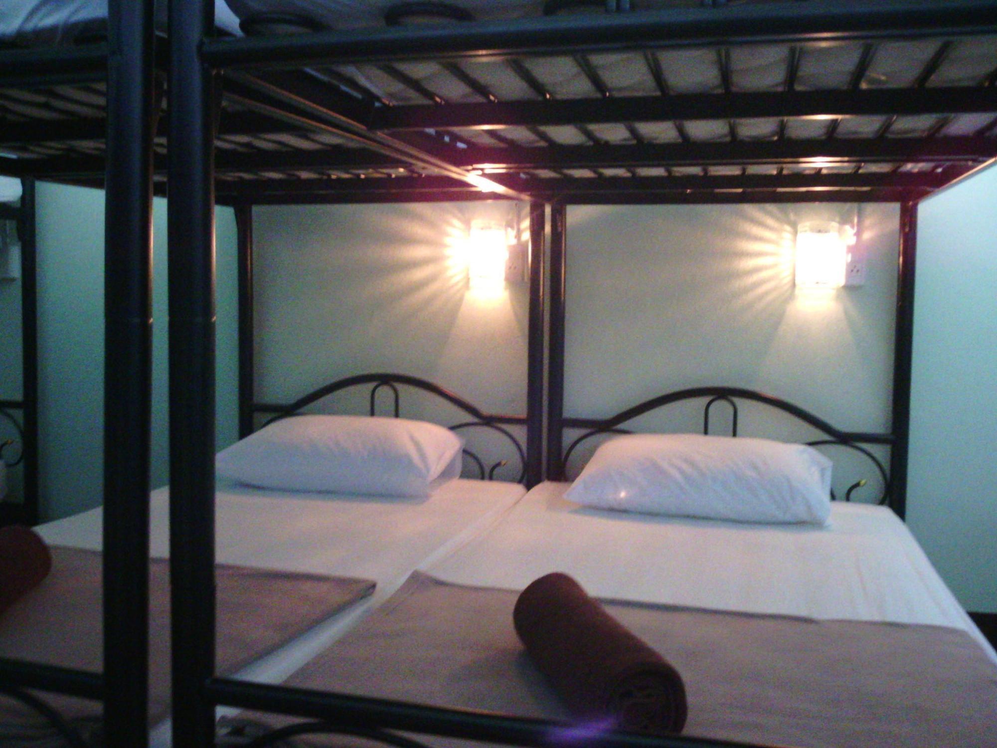 Baan Mook Anda Hostel Koh Lanta Exterior photo